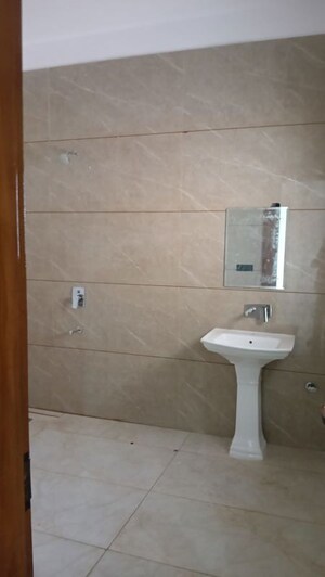 Bathroom in 3 BHK Villa at Sector 50 – for Rent
