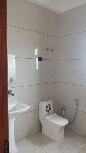 Bathroom in 3 BHK Villa at Sector 50 – for Rent
