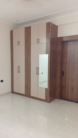 Room in 3 BHK Villa at Sector 50 – for Rent