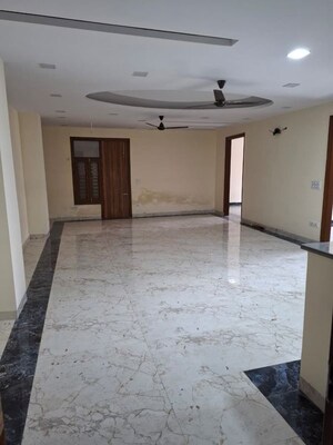 Team Area in 3 BHK Builder Floor at Sector 23a – for Rent