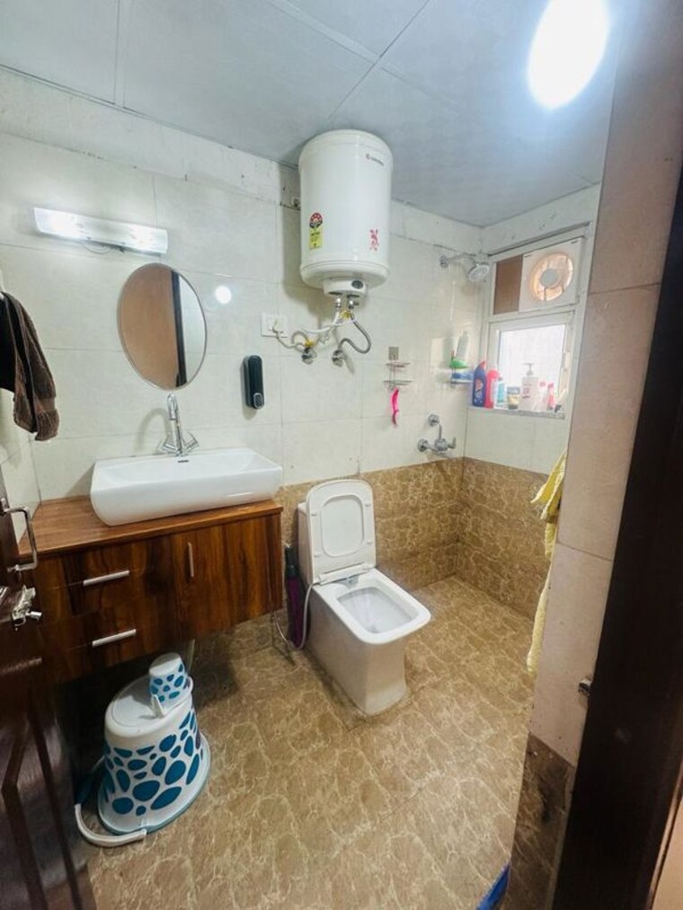 Bathroom, milan-earth 3 Bedroom 1795 Sq.Ft. Apartment In Raj Nagar Extension Ghaziabad 10670491
