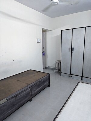Room in 2 BHK Apartment at Seva Samiti CHS, Sion East – for Rent