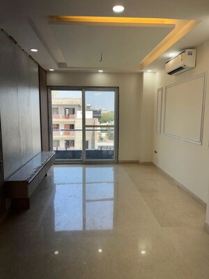 Room in 3.5 BHK Builder Floor at New Gurgaon – for Sale