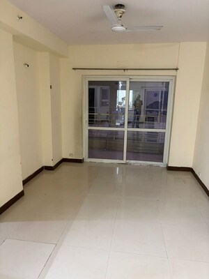 Room in 3.5 BHK Apartment at BPTP The Resort, Sector 75 – for Sale