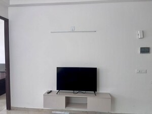 Furnished Amenities in 3 BHK Apartment at Smart World Orchard, Sector 61 – for Rent