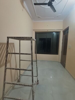 Room in 1.5 BHK Independent House at Vikalp Khand – for Rent