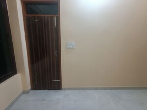 Room in 1.5 BHK Independent House at Vikalp Khand – for Rent