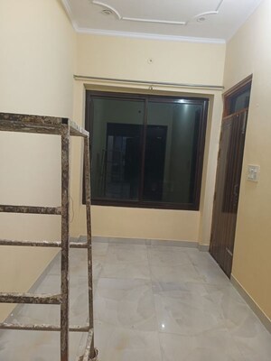 Room in 1.5 BHK Independent House at Vikalp Khand – for Rent