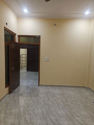 Room in 1.5 BHK Independent House at Vikalp Khand – for Rent
