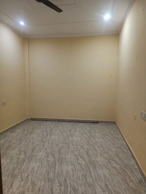 Room in 1.5 BHK Independent House at Vikalp Khand – for Rent