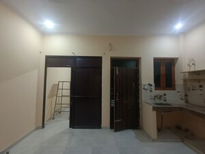 Room in 1.5 BHK Independent House at Vikalp Khand – for Rent