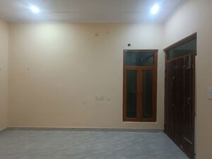 Room in 1.5 BHK Independent House at Vikalp Khand – for Rent