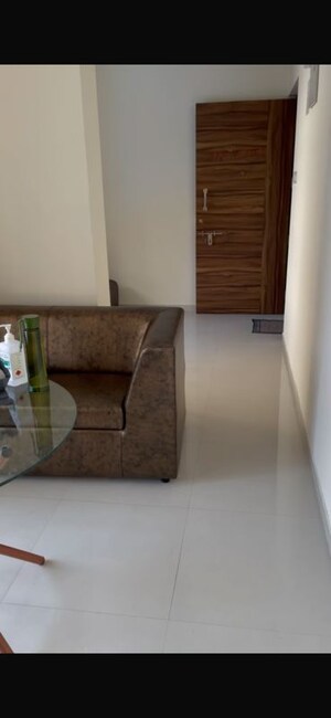 Room in  Office Space at Fenkin Empire, Jambli Naka – for Rent