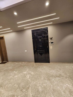 Room in 4 BHK Builder Floor at Greater Kailash I – for Rent