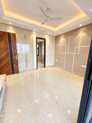 Room in 4 BHK Builder Floor at Sector 57 – for Sale