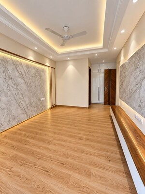 Room in 4 BHK Builder Floor at Sector 57 – for Sale