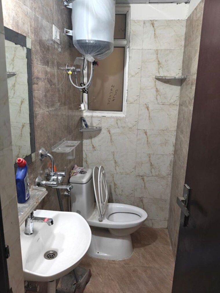Bathroom, migsun-roof 2 Bedroom 815 Sq.Ft. Apartment In Raj Nagar Extension Ghaziabad 10670597