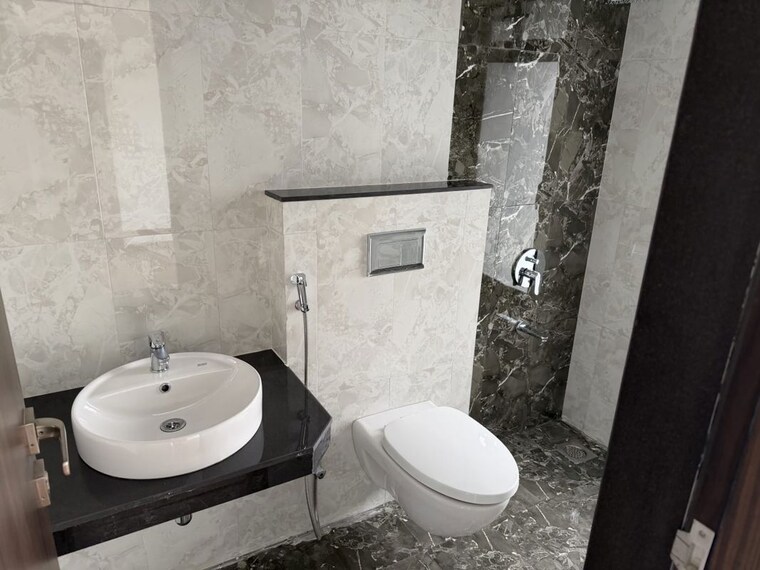 Bathroom, kumar-sophronia 3 Bedroom 1550 Sq.Ft. Apartment In Kalyani Nagar Pune 10670602