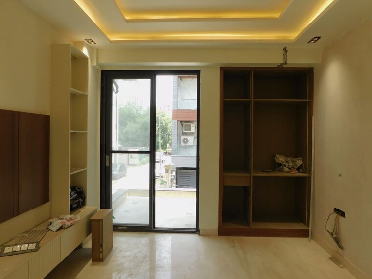 Room, sector 19 dwarka 4 Bedroom 208 Sq.Yd. Builder Floor In Sector 19 Dwarka Delhi 9251446