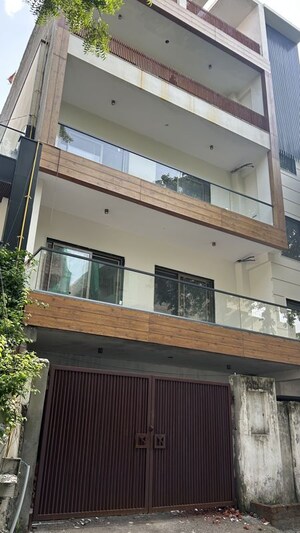 6 BHK Independent House – Exterior View View at RWA Apartments Sector 40, Sector 40 - for Sale
