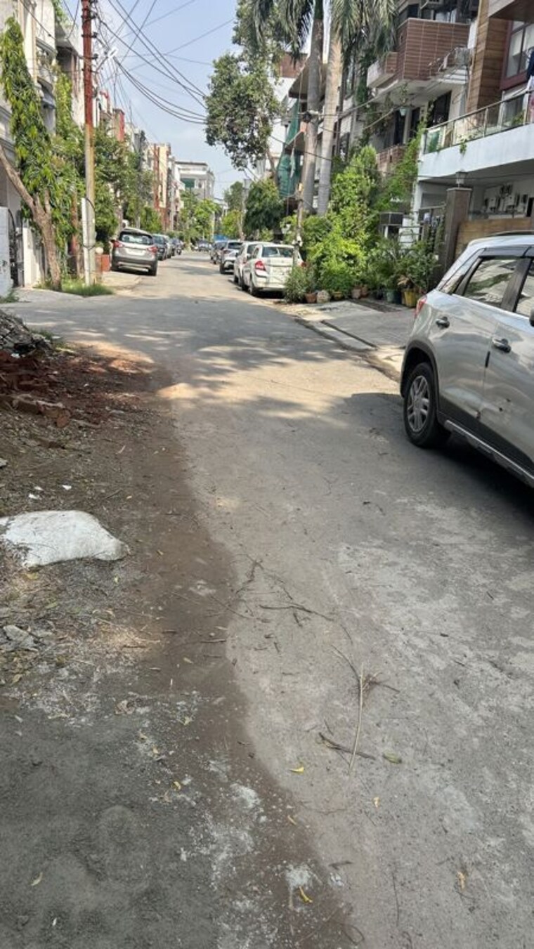  Parking, rwa-apartments-sector-40 6 Bedroom 162 Sq.Mt. Independent House In Sector 40 Noida 10670626