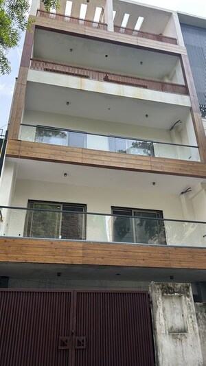 6 BHK Independent House – Exterior View View at RWA Apartments Sector 40, Sector 40 - for Sale