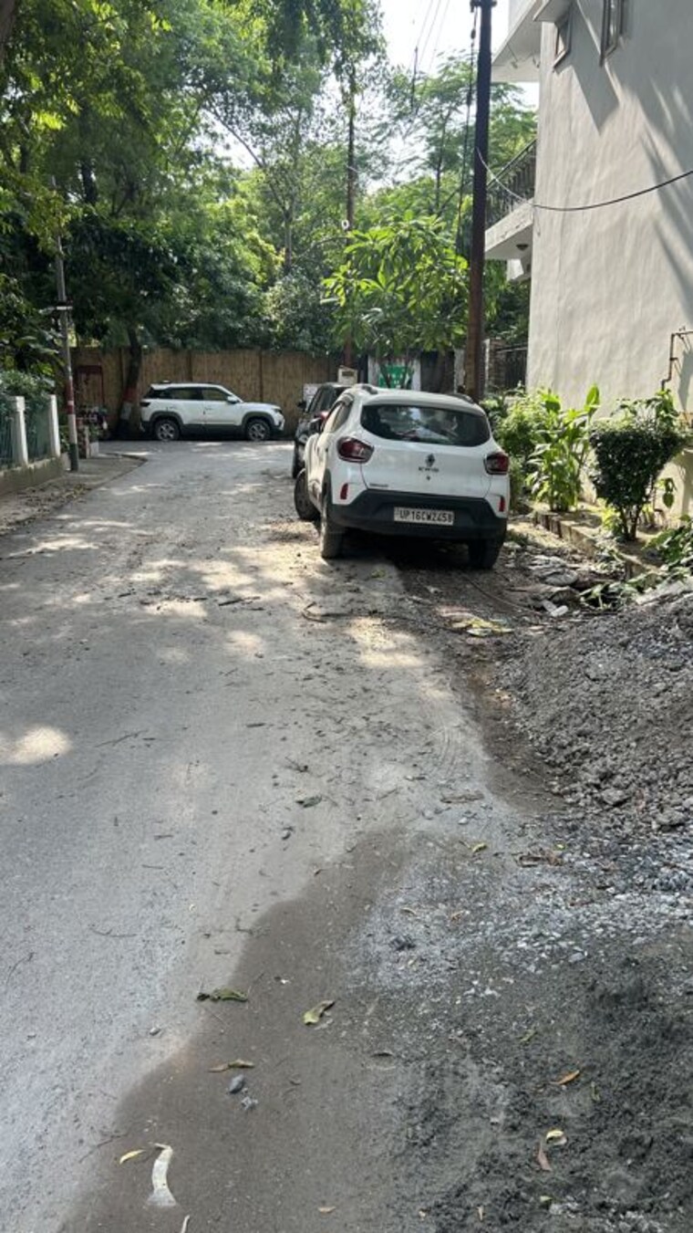  Parking, rwa-apartments-sector-40 6 Bedroom 162 Sq.Mt. Independent House In Sector 40 Noida 10670626