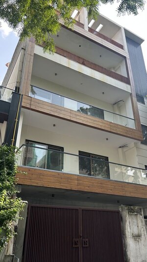 6 BHK Independent House – Exterior View View at RWA Apartments Sector 40, Sector 40 - for Sale