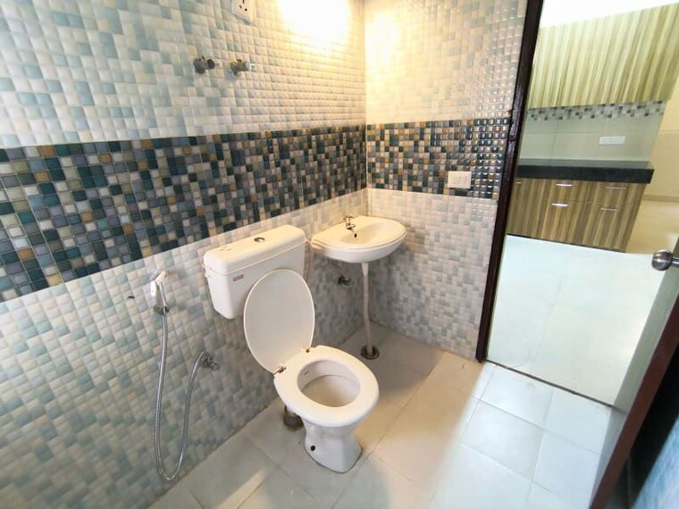 Bathroom, signature-global-orchard-avenue 2 Bedroom 706 Sq.Ft. Apartment In Sector 93 Gurgaon 10670619