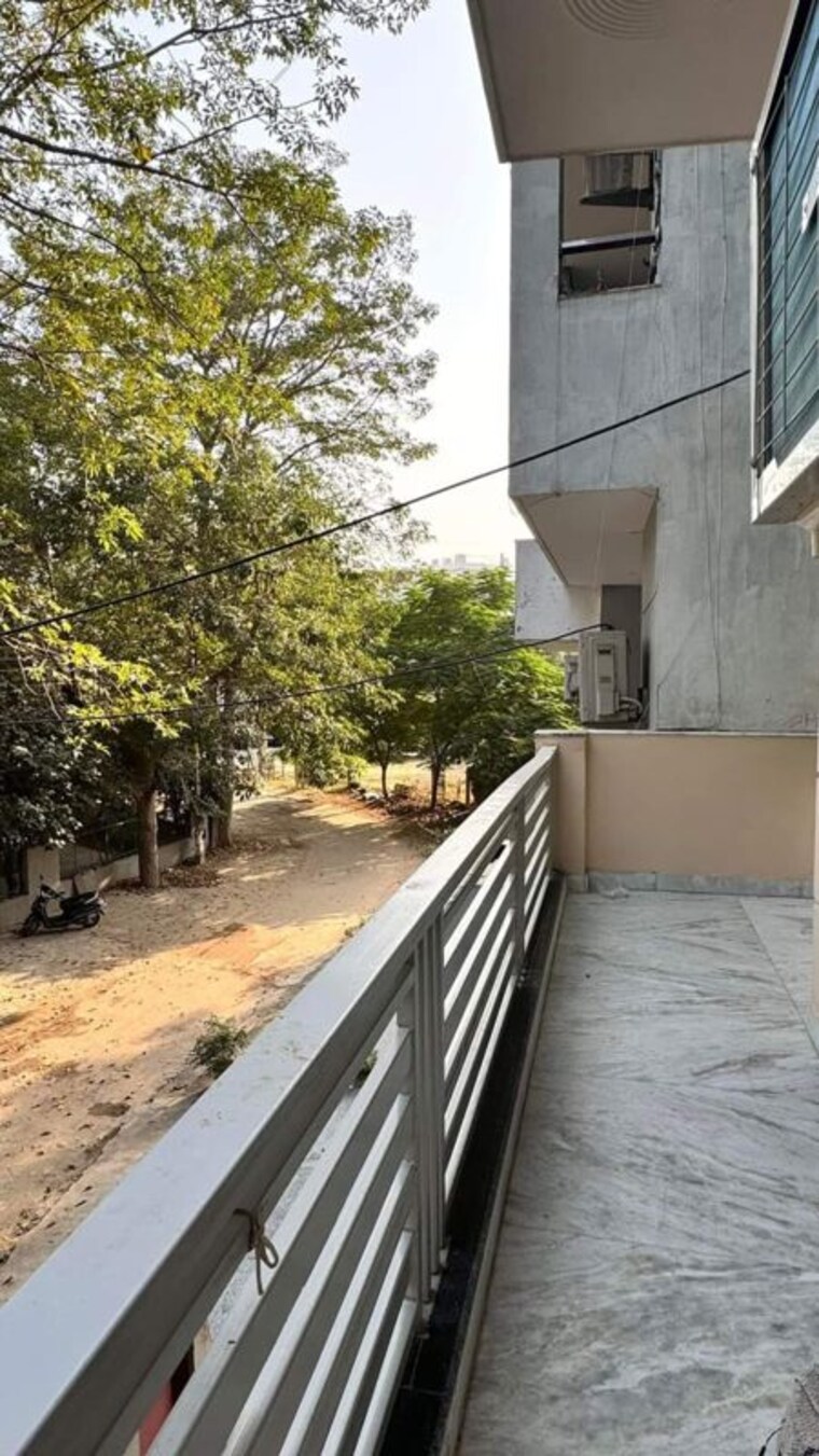 Balcony, sushant lok i 2 Bedroom 900 Sq.Ft. Builder Floor In Sushant Lok I Gurgaon 10670650