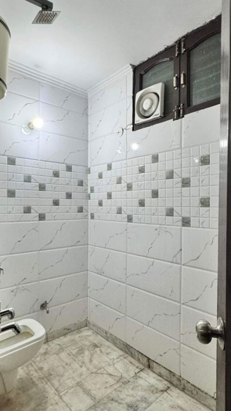 Bathroom, sushant lok i 2 Bedroom 900 Sq.Ft. Builder Floor In Sushant Lok I Gurgaon 10670650