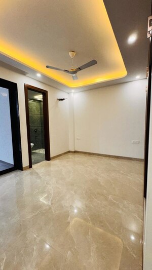 Room in 3 BHK Builder Floor at Sector 22 – for Rent