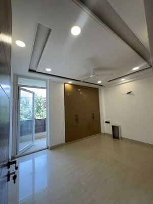 Room in 3 BHK Builder Floor at Sector 23 – for Rent