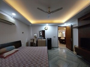 Bedroom in 3 BHK Builder Floor at Sector 23 – for Rent