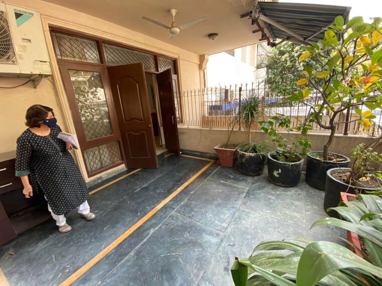Garden, greater kailash i 3 Bedroom 2000 Sq.Ft. Builder Floor In Greater Kailash I Delhi 10670762
