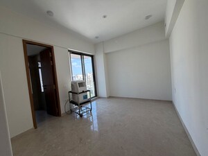 Room in 3 BHK Apartment at Bandra West – for Sale