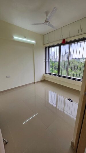 Room in 1 BHK Apartment at Kumar Parc Residences, Hadapsar – for Rent