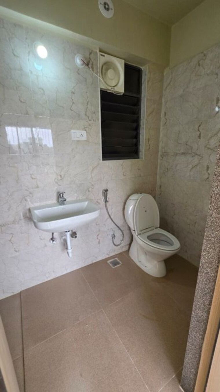 Bathroom, kumar-parc-residences 1 Bedroom 500 Sq.Ft. Apartment In Hadapsar Pune 10670778