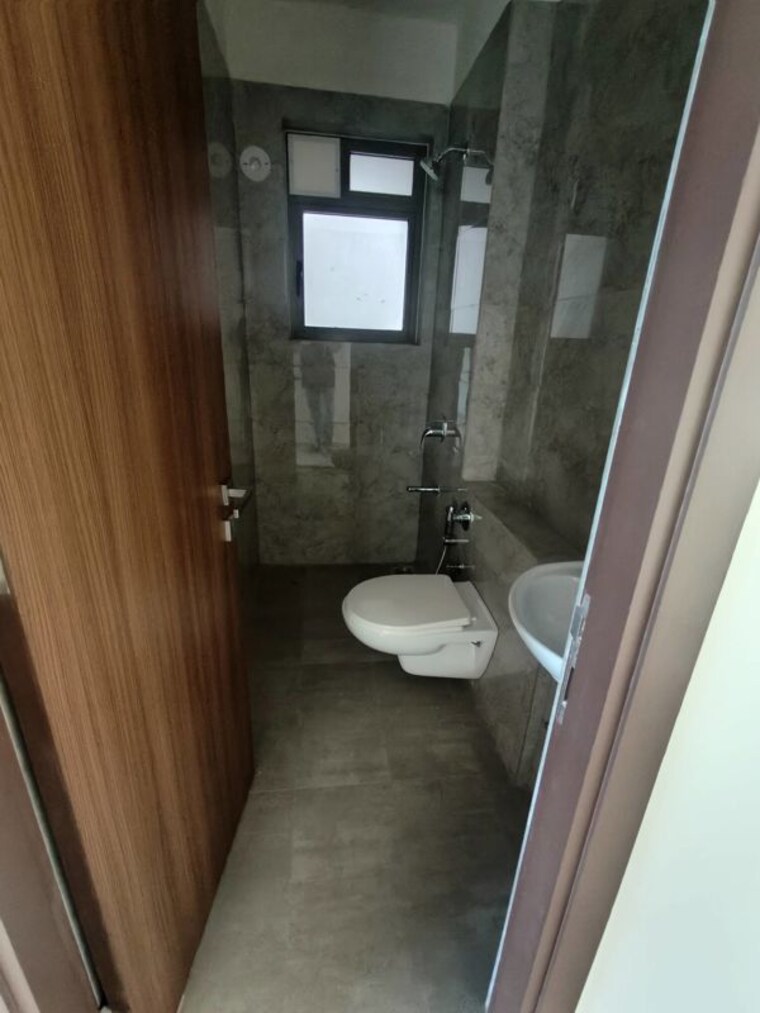 Bathroom, sheth-auris-bliss 2 Bedroom 619 Sq.Ft. Apartment In Malad West Mumbai 10670793