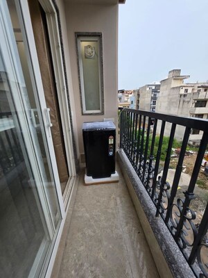 Balcony in 1 BHK Builder Floor at Sector 43 – for Rent