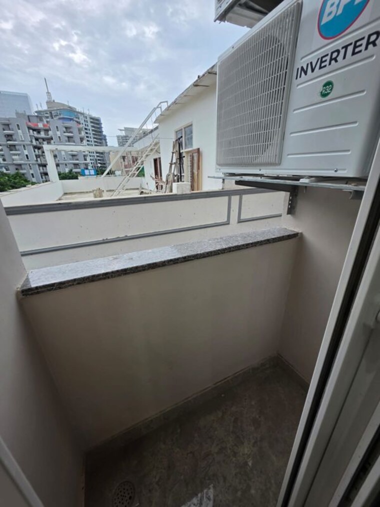 Balcony, sector 43 1 Bedroom 600 Sq.Ft. Builder Floor In Sector 43 Gurgaon 10670819
