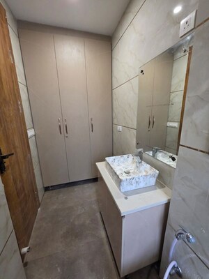 Bathroom in 1 BHK Builder Floor at Sector 43 – for Rent