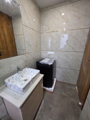 Bathroom in 1 BHK Builder Floor at Sector 43 – for Rent