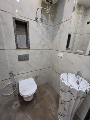 Bathroom in 1 BHK Builder Floor at Sector 43 – for Rent