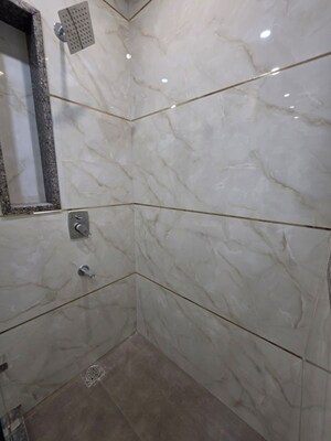 Bathroom in 1 BHK Builder Floor at Sector 43 – for Rent