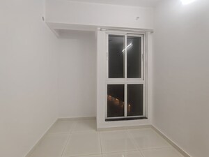 Room in 1.5 BHK Apartment at Godrej Emerald, Ghodbunder Road – for Rent