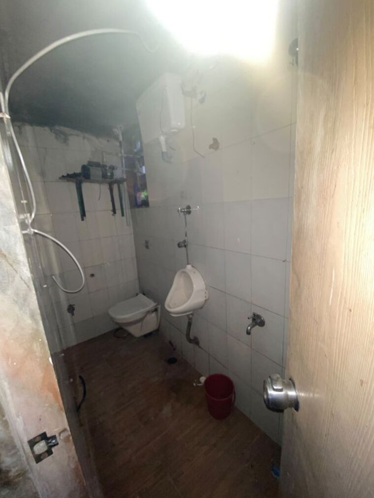 Bathroom, nerul sector 16a Commercial Shop 1500 Sq.Ft. In Nerul Sector 16a Navi Mumbai 10670825