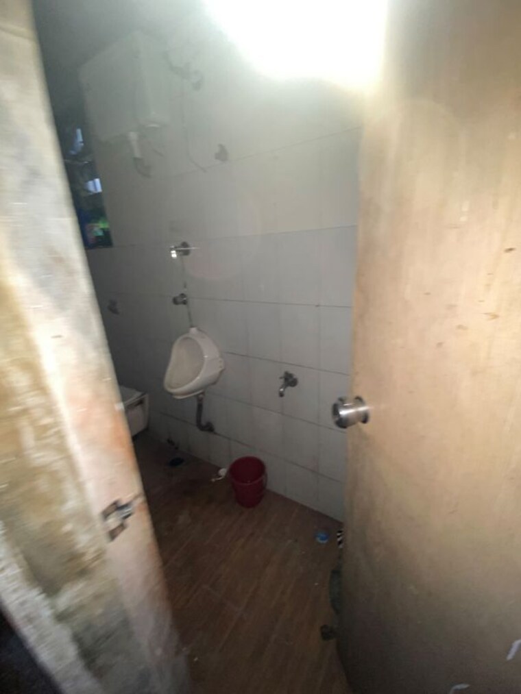 Bathroom, nerul sector 16a Commercial Shop 1500 Sq.Ft. In Nerul Sector 16a Navi Mumbai 10670825