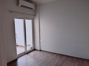 Room in 2.5 BHK Builder Floor at Central Park Cerise Suites, Sohna Sector 33 – for Rent
