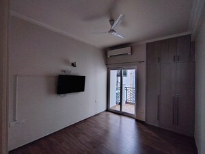 Room in 2.5 BHK Builder Floor at Central Park Cerise Suites, Sohna Sector 33 – for Rent